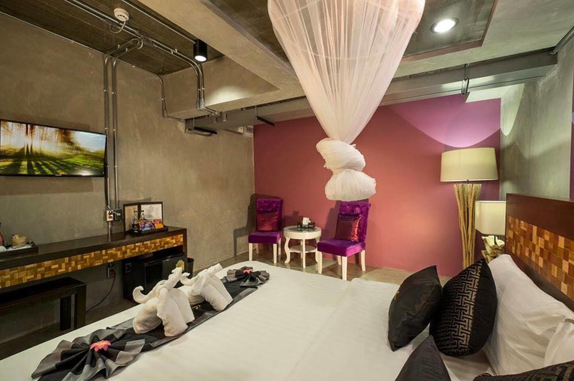 Hotel Thapae Loft à Chiang Mai Extérieur photo