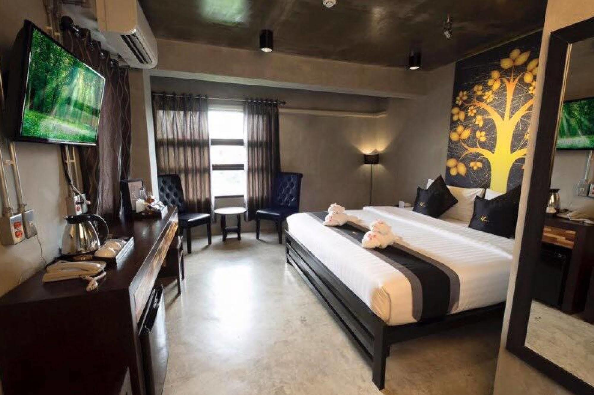Hotel Thapae Loft à Chiang Mai Extérieur photo