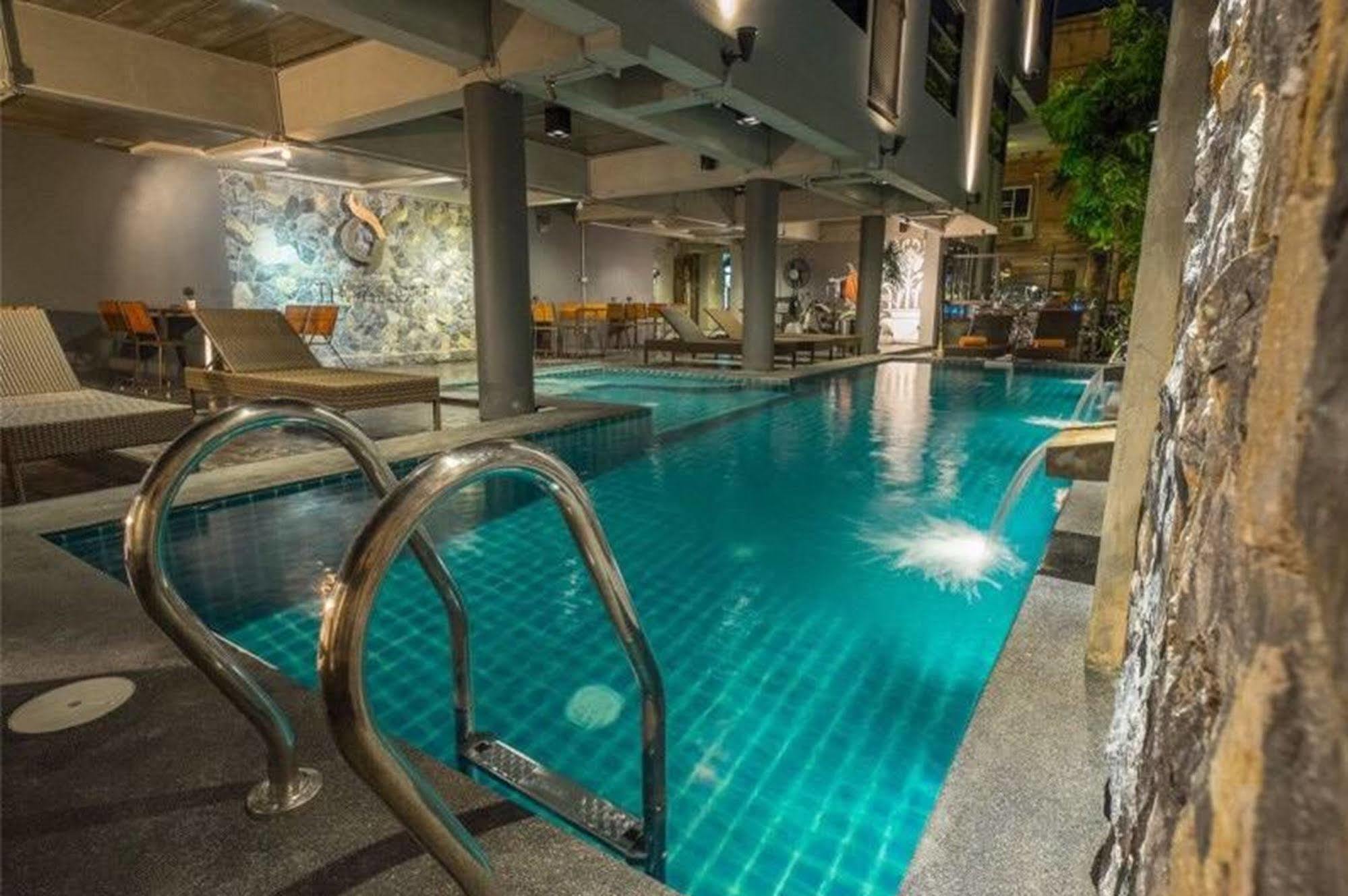 Hotel Thapae Loft à Chiang Mai Extérieur photo